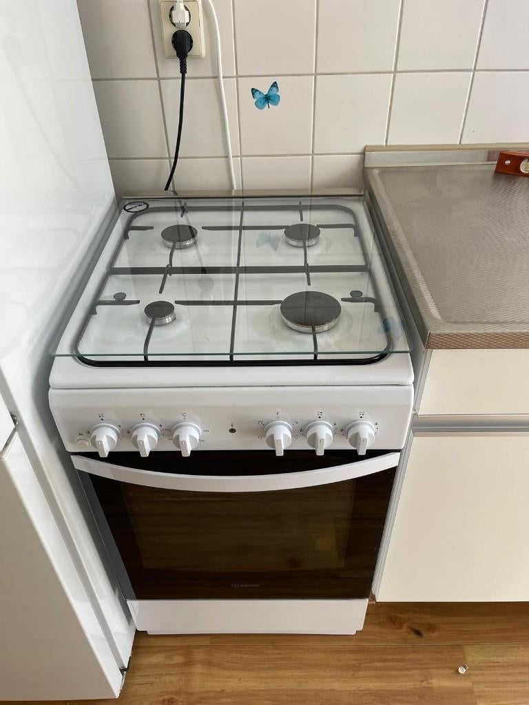 INDESIT Gasfornuis 50cm breed - Ovenruimte 61 liter - 4 pits, Witgoed en Apparatuur, Fornuizen, Ophalen, Gebruikt, Hete lucht