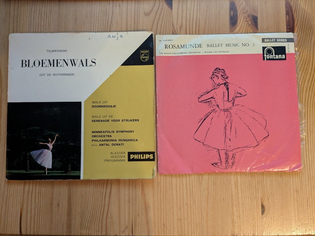 2 vinyl singles balletmuziek Bloemenwals en Rosamunde, Cd's en Dvd's, Gebruikt, Klassiek, 7 inch, Ophalen of Verzenden