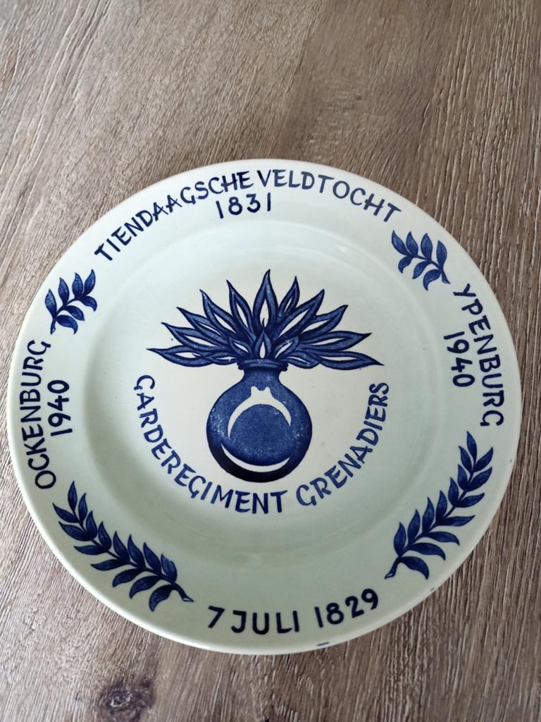 Wapenschild, Garde Grenadiers, Leger Embleem, Grenadiers, KL, Verzamelen, Ophalen of Verzenden, Landmacht, Nederland, Embleem of Badge