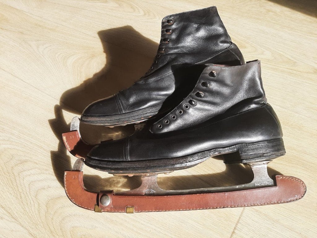 Antieke Herenschaatsen 1922 met originele leren beschermers, Verzamelen, Overige Verzamelen, Ophalen of Verzenden, Gebruikt