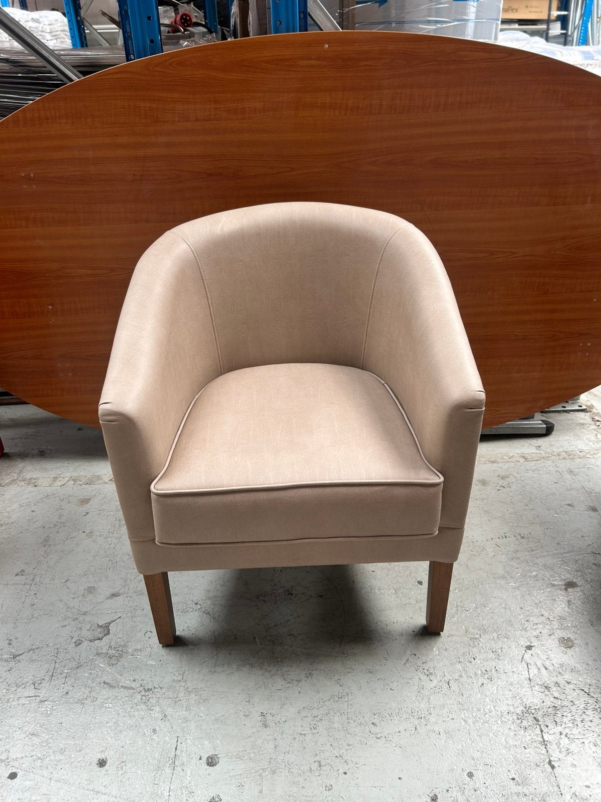 Leren fauteuil nieuw met houten poten, Huis en Inrichting, Fauteuils, Ophalen, Nieuw, 75 tot 100 cm, 50 tot 75 cm