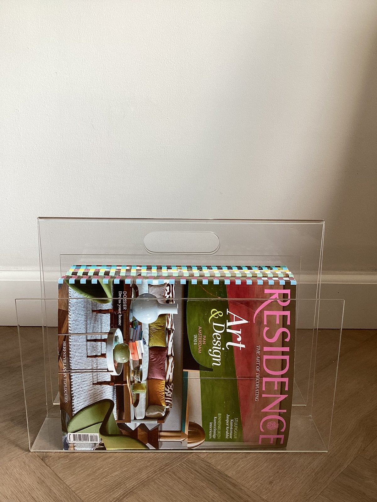 VINTAGE PERSPEX PLEXIGLAS LUCITE LECTUURBAK KRANTENBAK, Ophalen of Verzenden, Zo goed als nieuw