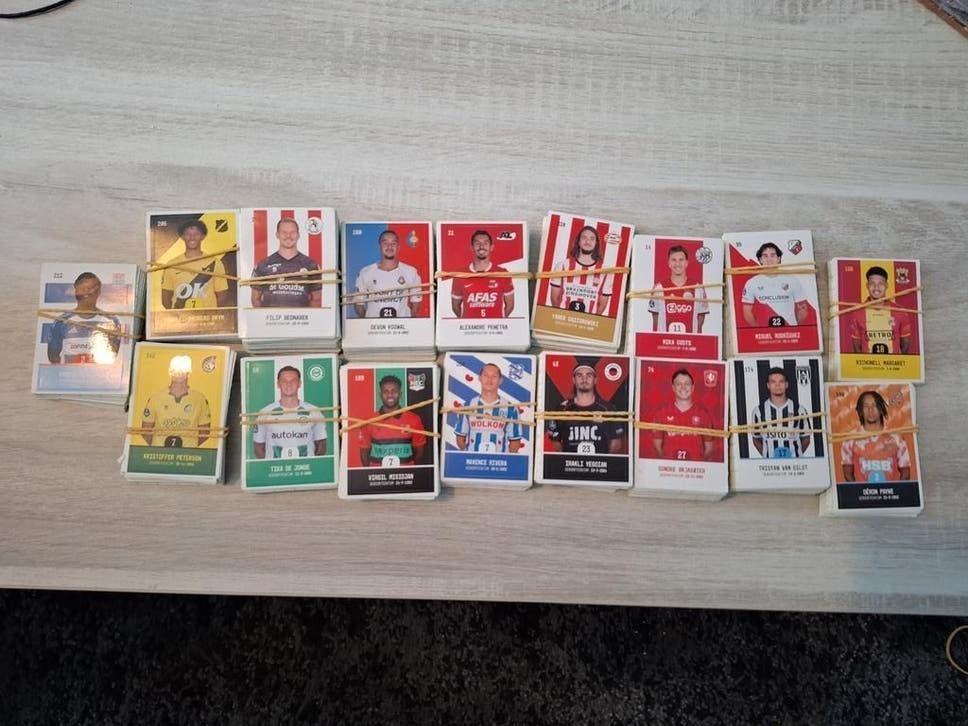 Voetbalplaatjes van de plus 2026, Hobby en Vrije tijd, Stickers en Plaatjes, Ophalen of Verzenden, Zo goed als nieuw, Meerdere plaatjes