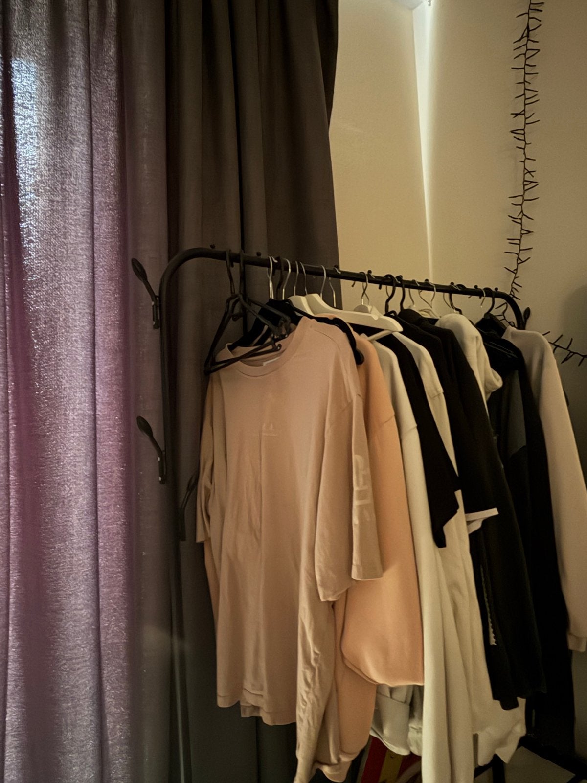 Kledingrek met haken - Ideaal voor kleding en schoenen, Kleding | Dames, Kledingrekken, Ophalen, Zo goed als nieuw