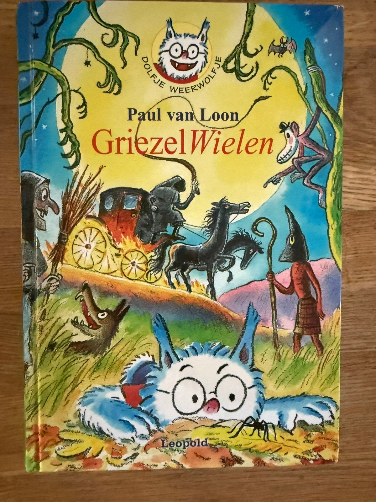 Paul van loon dolfje weerwolfje deel 18 griezelwielen, Ophalen of Verzenden, Zo goed als nieuw