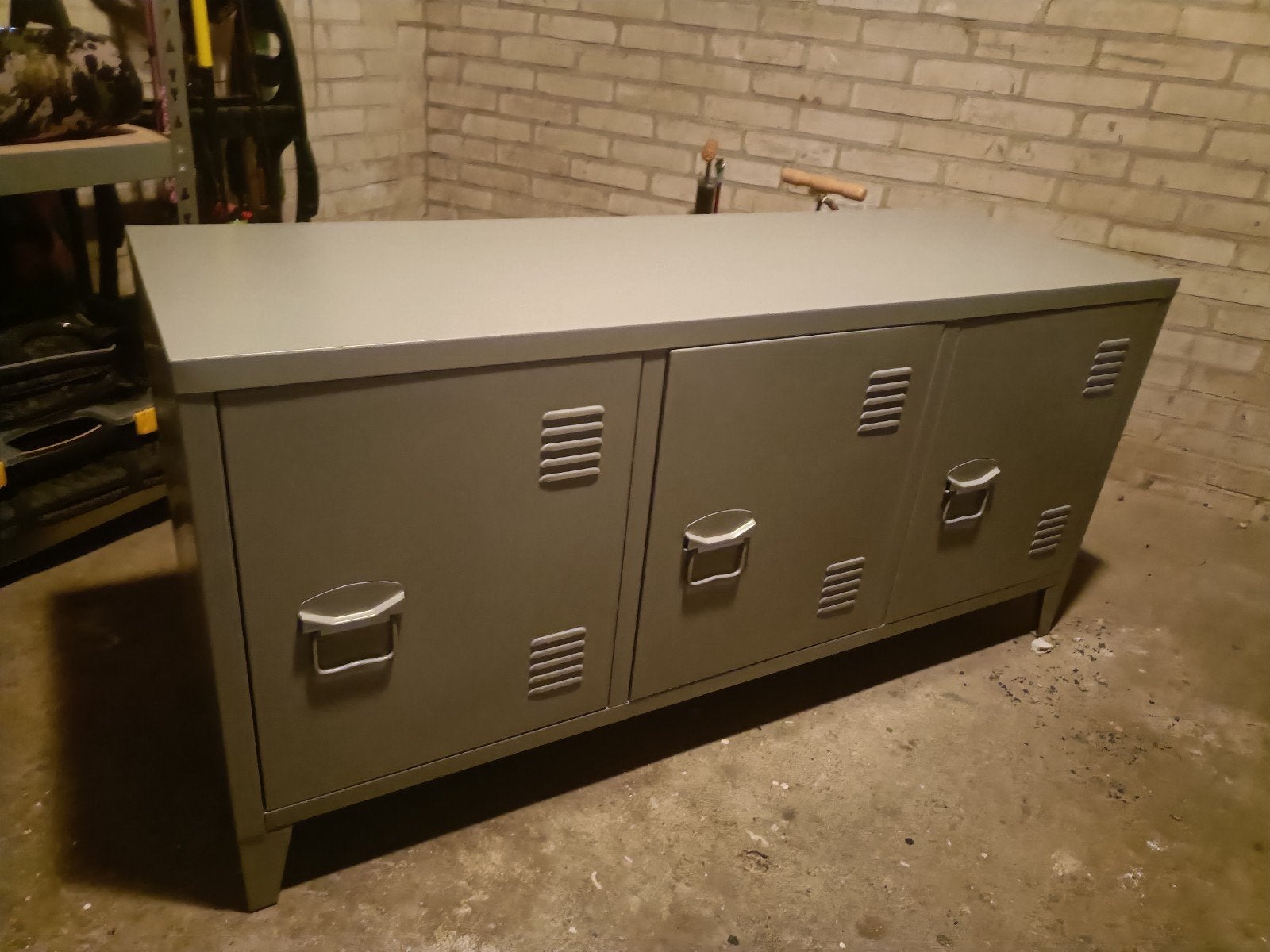 Grijze metalen locker kast - industrieel design, Ophalen, Gebruikt, Industrieel