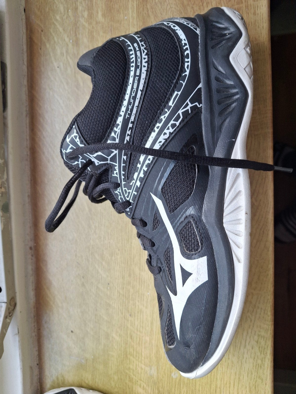 Mizuno Thunder Blade Zwarte Sportschoenen Maat 40, Sport en Fitness, Ophalen of Verzenden, Gebruikt, Schoenen