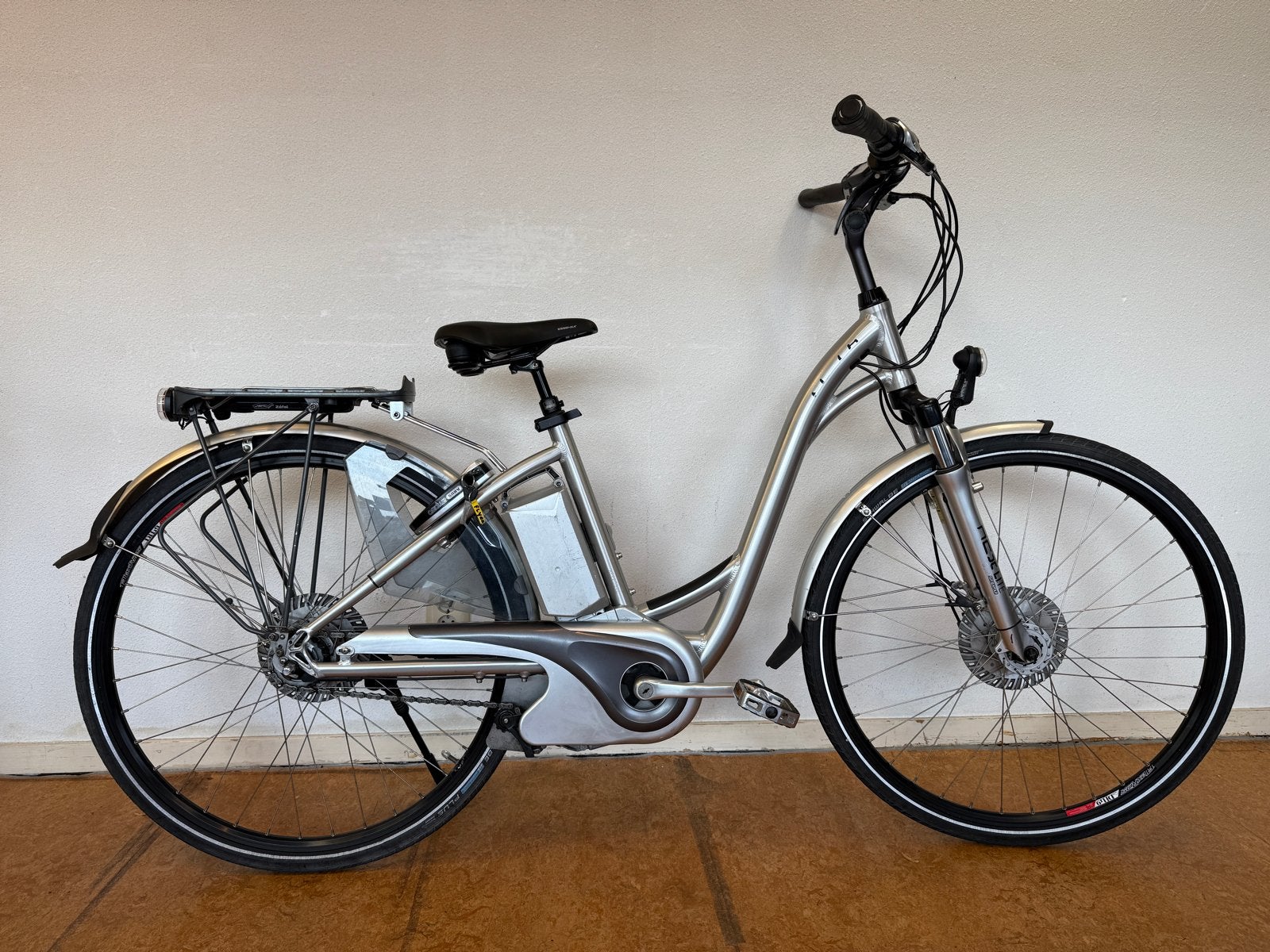 Nette Flyer elektrische fiets 28 inch, Fietsen en Brommers, Fietsen | Dames | Damesfietsen, Overige merken, Versnellingen, Ophalen of Verzenden