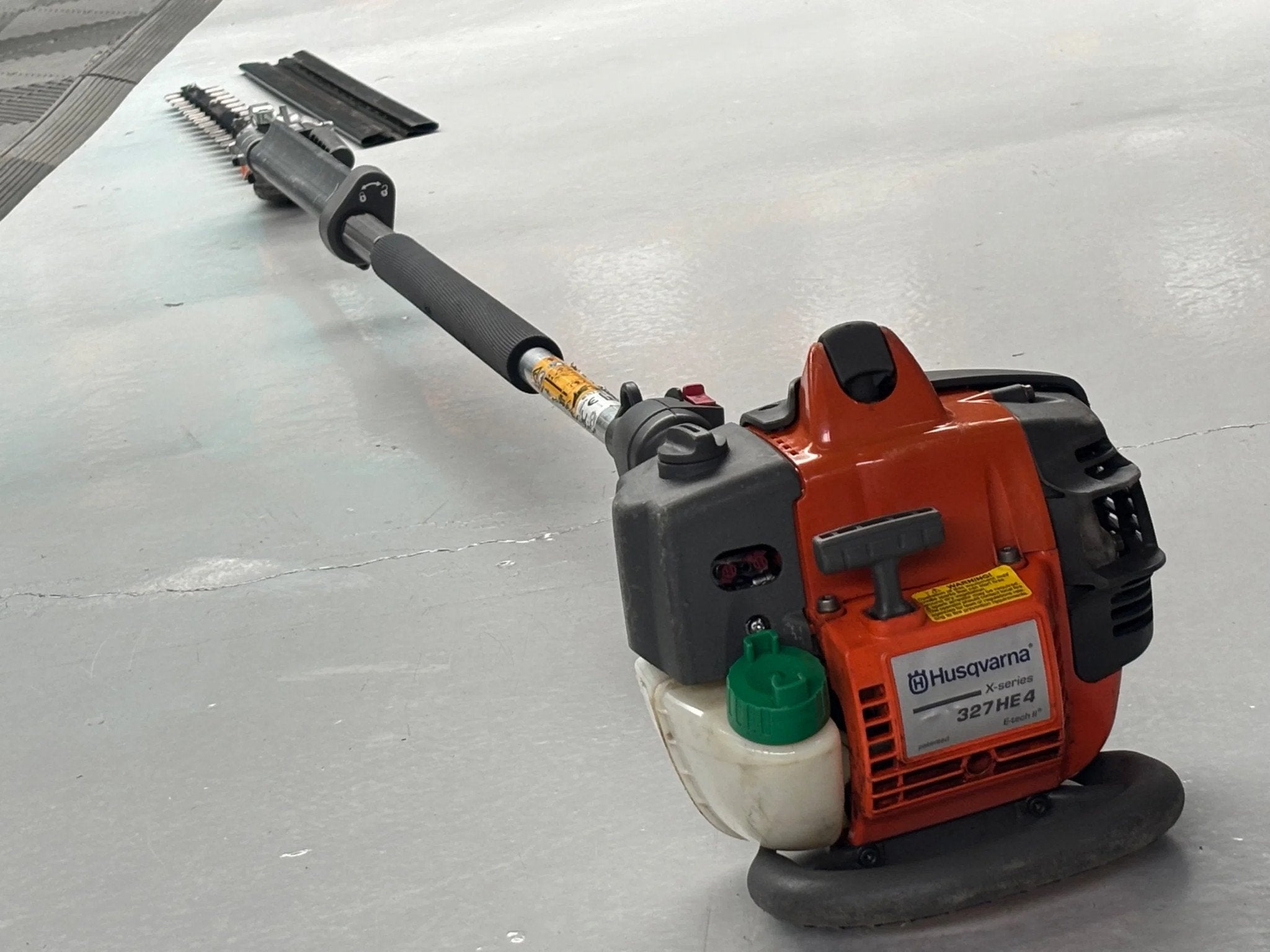 Husqvarna 327 HE 4 steelheggenschaar lange heggenschaar op s
