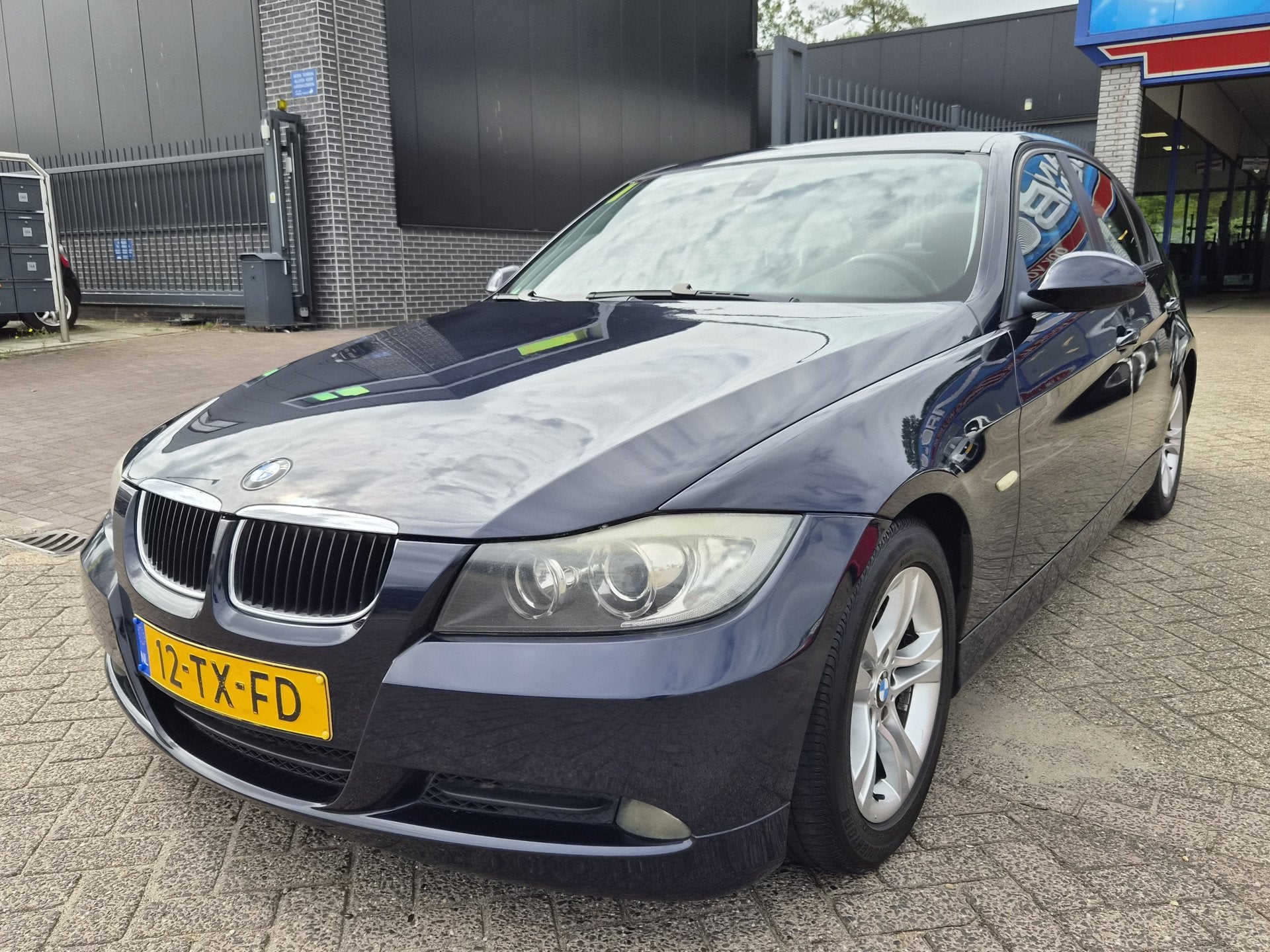 BMW 3 Serie 318i High Executive Airco 16'' L.M.V Nw APK, Auto's, 4 cilinders, Blauw, Bedrijf, Handgeschakeld