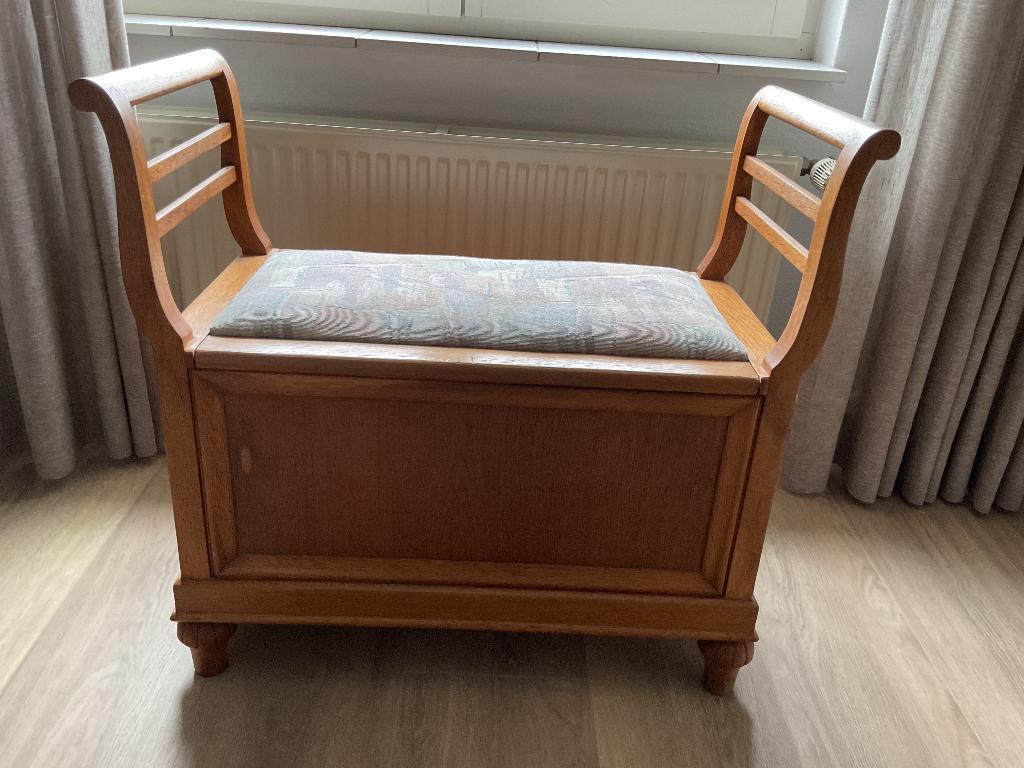 Antiek Houten bankje met opbergruimte, Ophalen