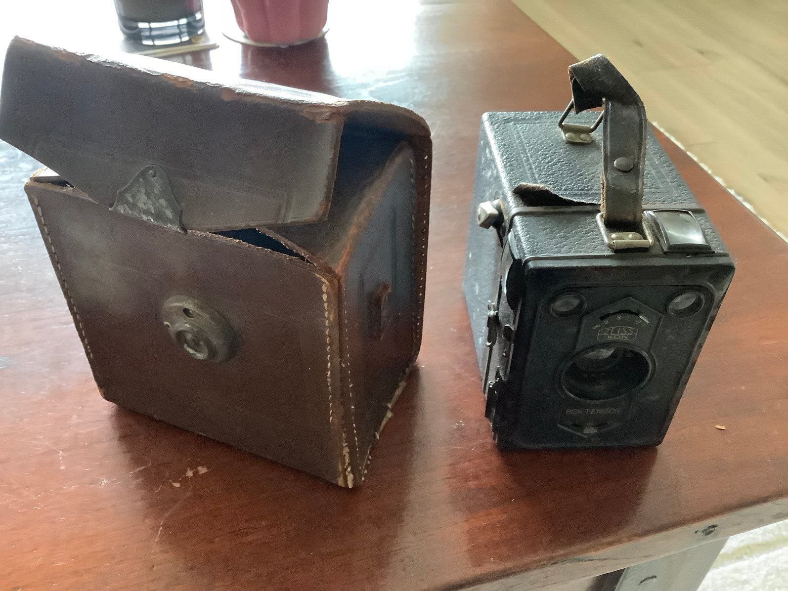 Vintage Zeiss Ikon Box Tengor Boxcamera met lederen tas, Verzamelen, Ophalen, Voor 1940, Fototoestel