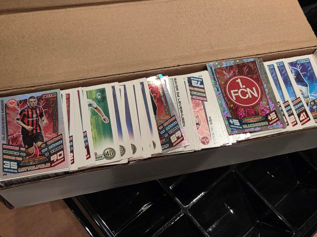+/- 900x Topps Match Attax Bundesliga trading cards, Ophalen of Verzenden, Zo goed als nieuw, Buitenlandse clubs, Spelerskaart