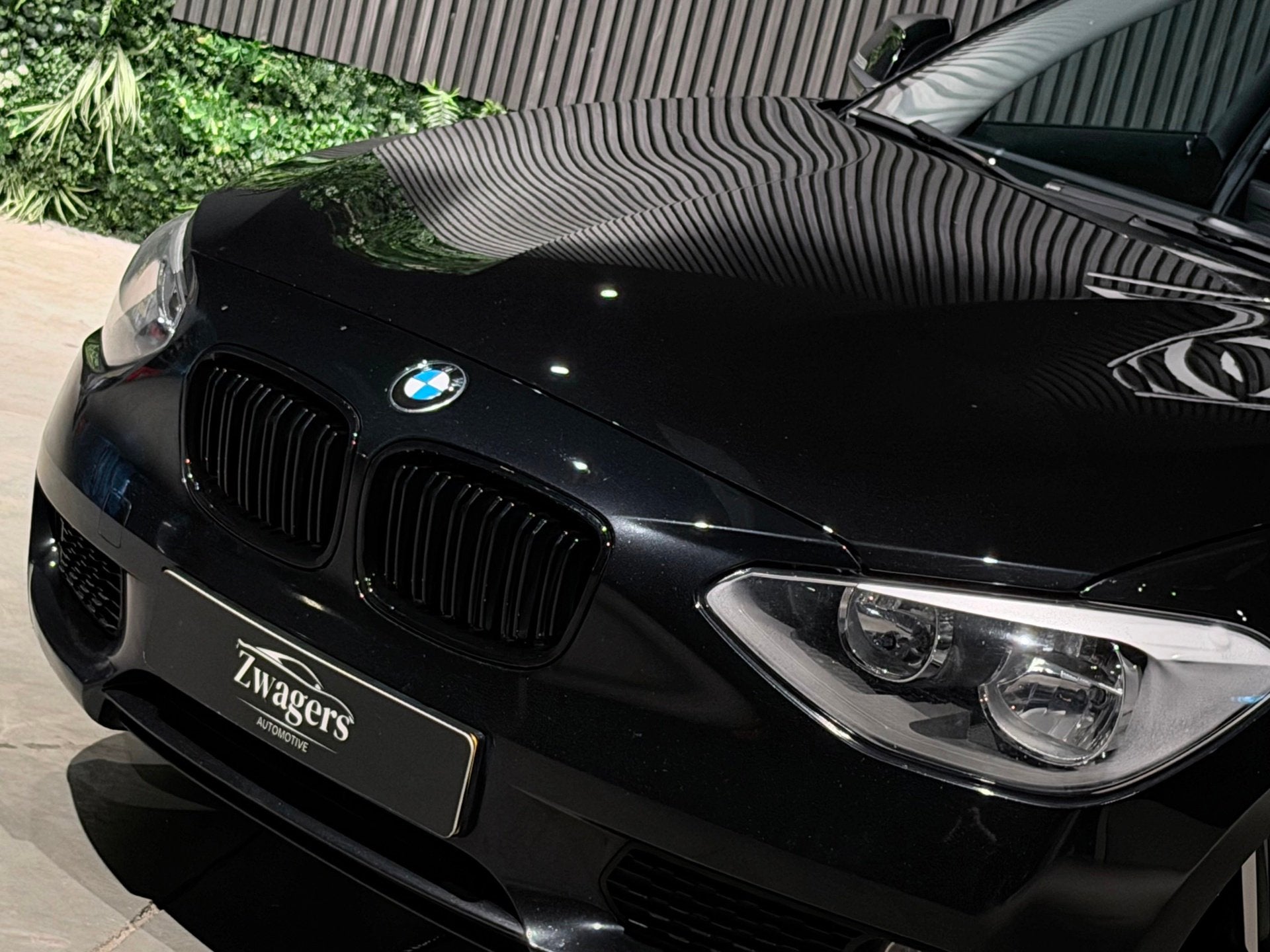 Foto 3 van BMW 1-serie 114i EDE High Executive| Navi | Stoelverwarming