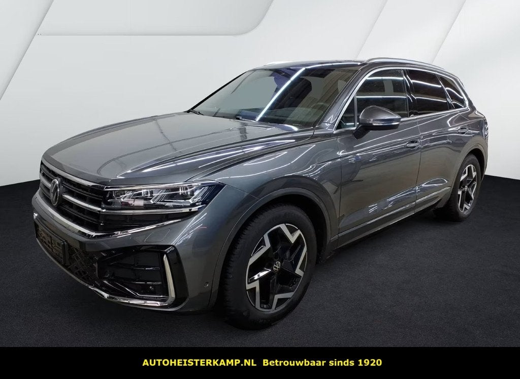 Volkswagen Touareg 3.0 TDI R-Line Grijs Kenteken ACC Stoelko, Auto's, Volkswagen, Automaat, 15 km/l, Gebruikt, Zwart