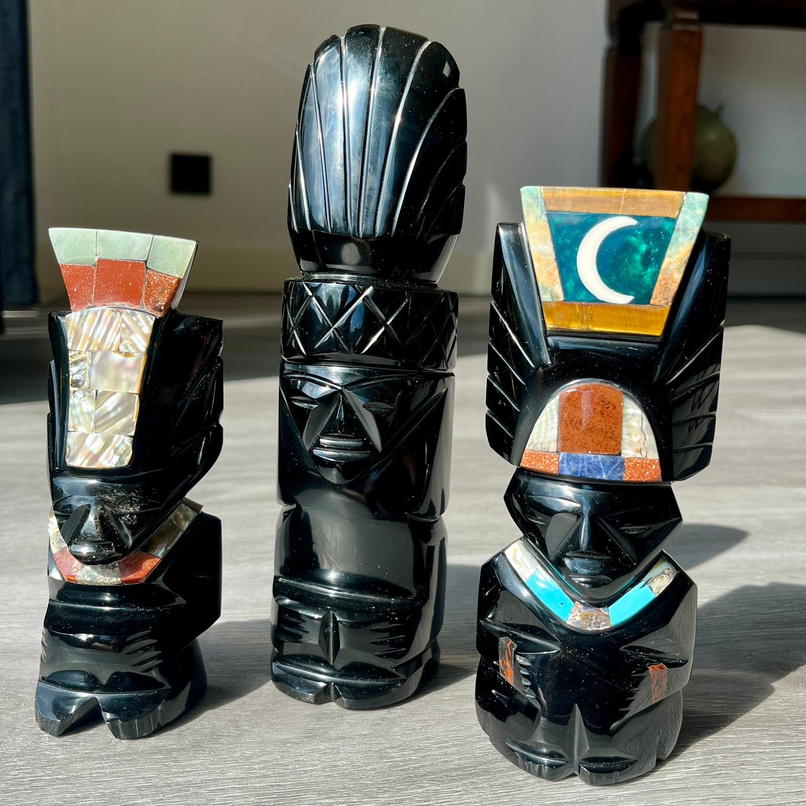 Set van 3 Obsidiaan beeldjes met inlegwerk – 1440 gram, Ophalen of Verzenden, Zo goed als nieuw