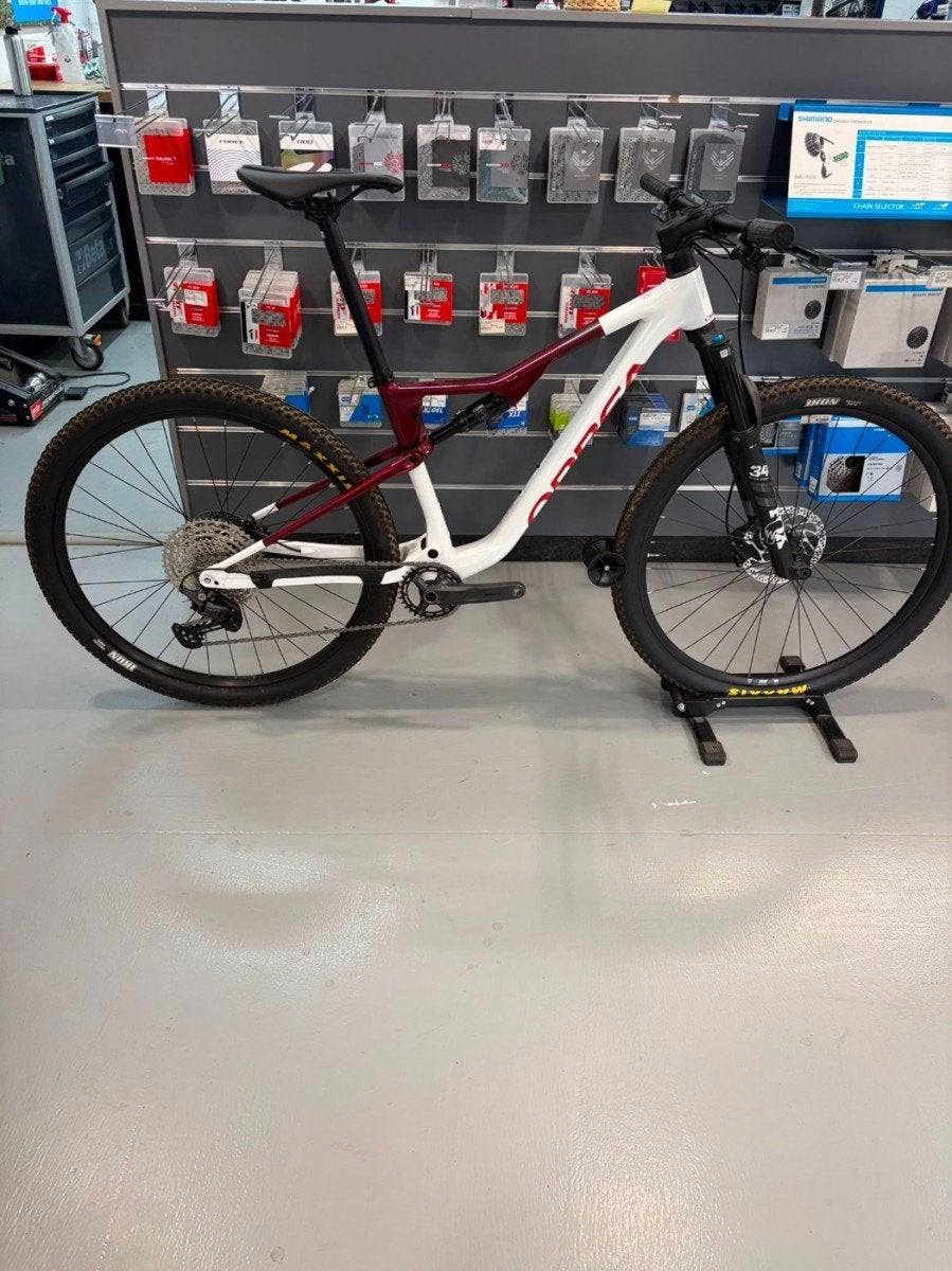 Oiz H30 White-Red M 2023, Gebruikt, -, Heren, -