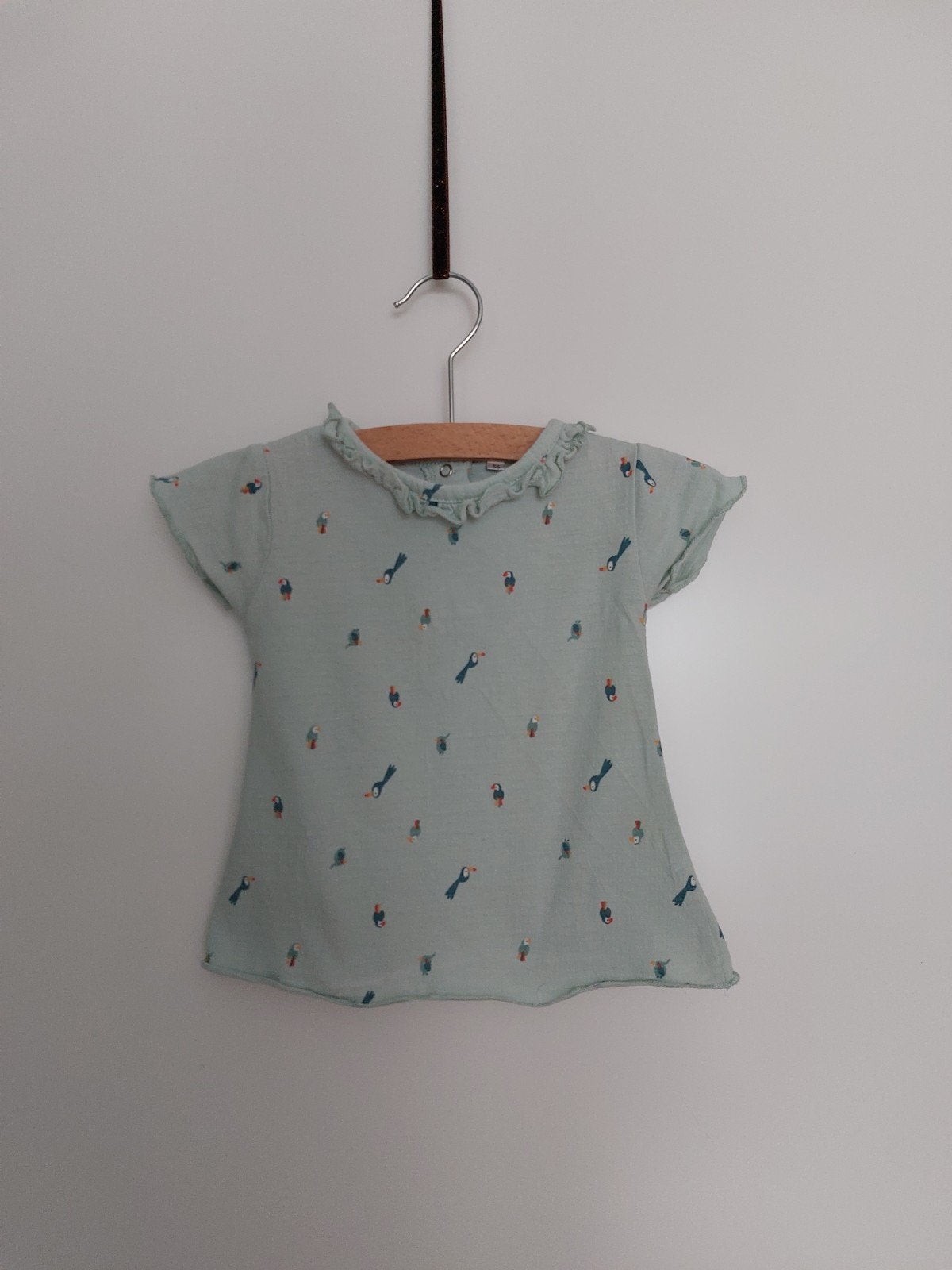 Licht groen shirtje met allover print van toekan z.g.a.n., Ophalen of Verzenden, Zo goed als nieuw, Meisje, Shirtje of Longsleeve