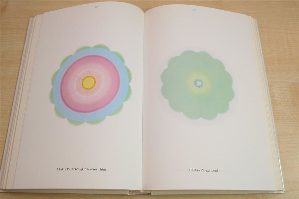 Bach-bloesems & Chakra\'s — Therapie met Kleur, Klank & Meta, Ophalen of Verzenden, Gelezen, Overige onderwerpen, Achtergrond en Informatie