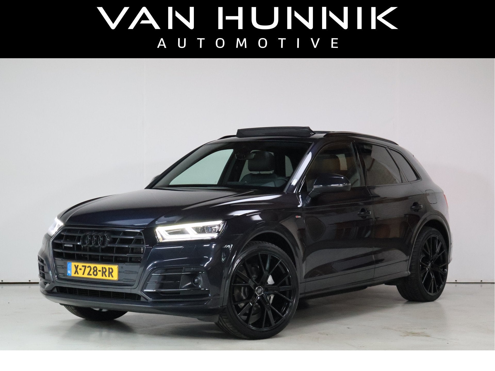 Audi Q5 55 TFSI e Competition | Pano | Sfeer | Trekhaak | Me, Automaat, Dealer onderhouden, 2005 kg, Blauw