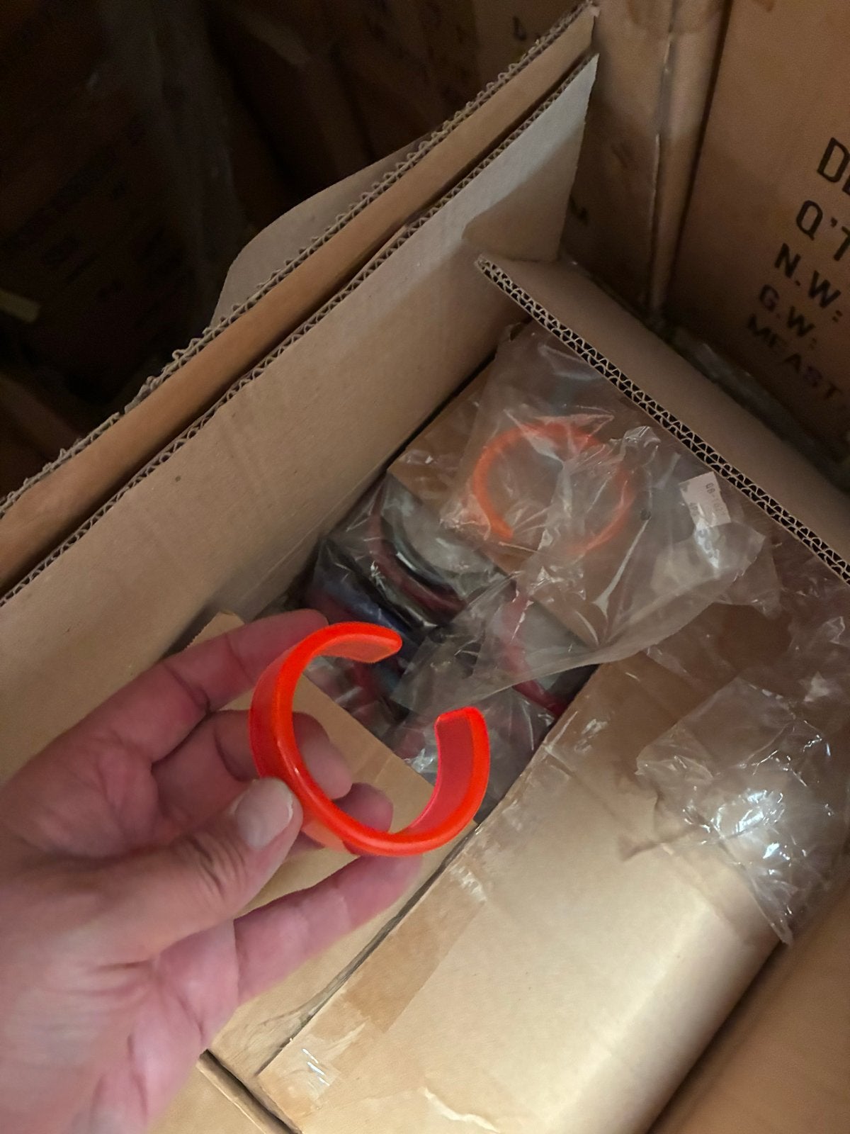 Grote partij gekleurde kunststof armbanden (bangles), Diversen, Ophalen, Nieuw