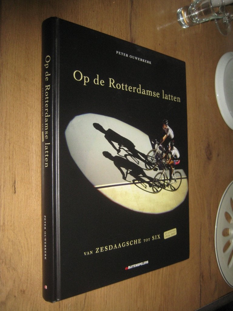 op de rotterdamse latten zesdaagse - peter ouwerkerk wielren, Ophalen of Verzenden, Zo goed als nieuw, Lopen en Fietsen