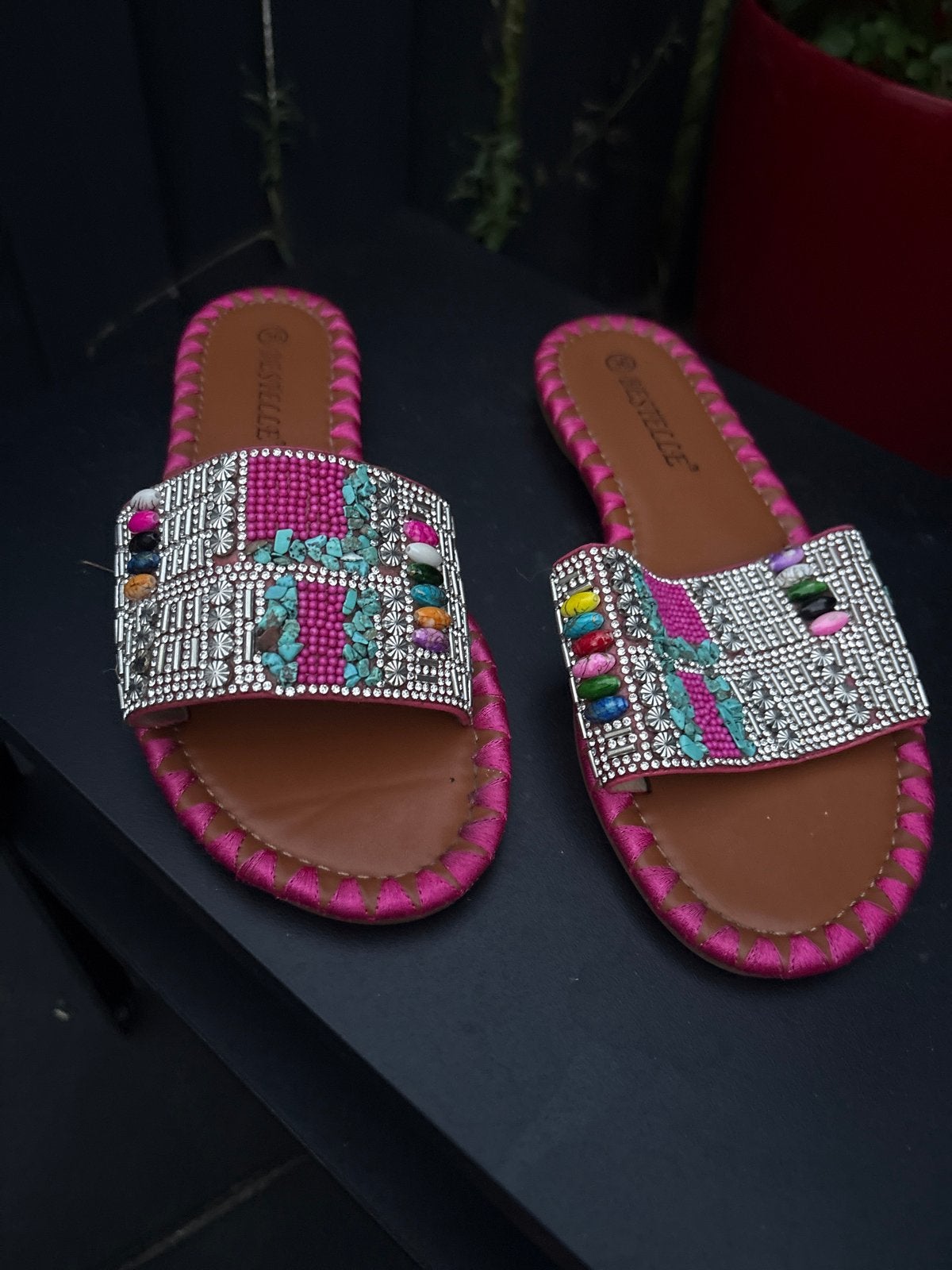 Roze slippers met kralen en strass - Maat 36, Ophalen of Verzenden, Zo goed als nieuw, Roze, Slippers
