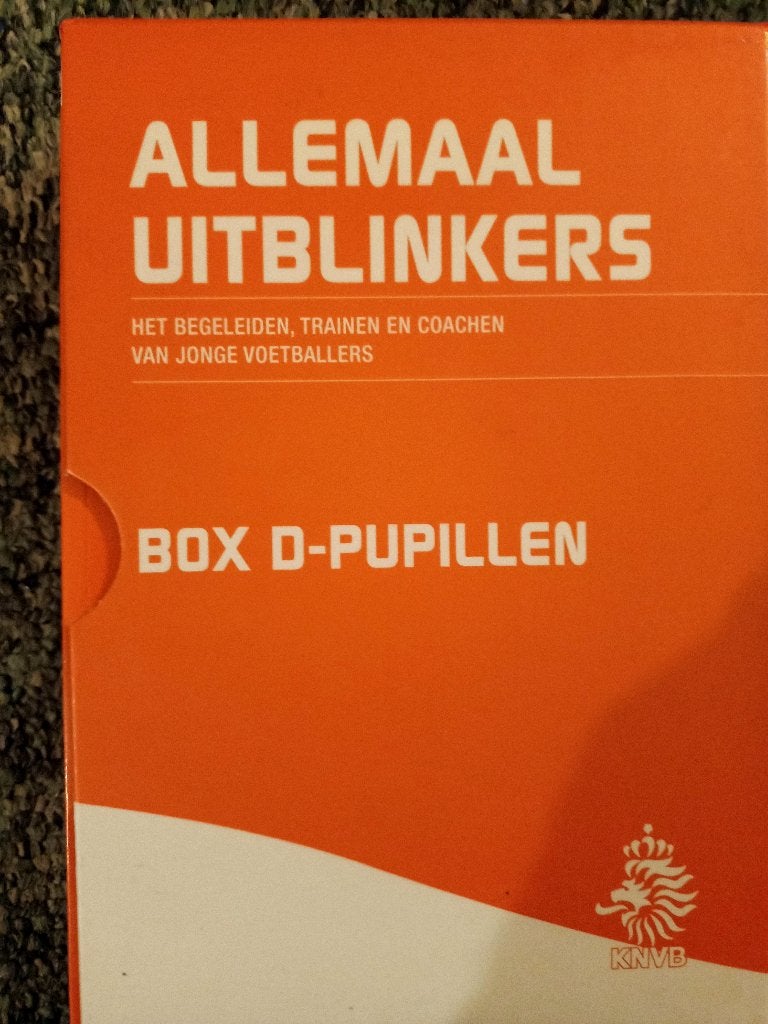 Voetbaltraining KNVB - D-pupillen dvd + boekje, Cursus of Instructie, Alle leeftijden, Voetbal, Zo goed als nieuw