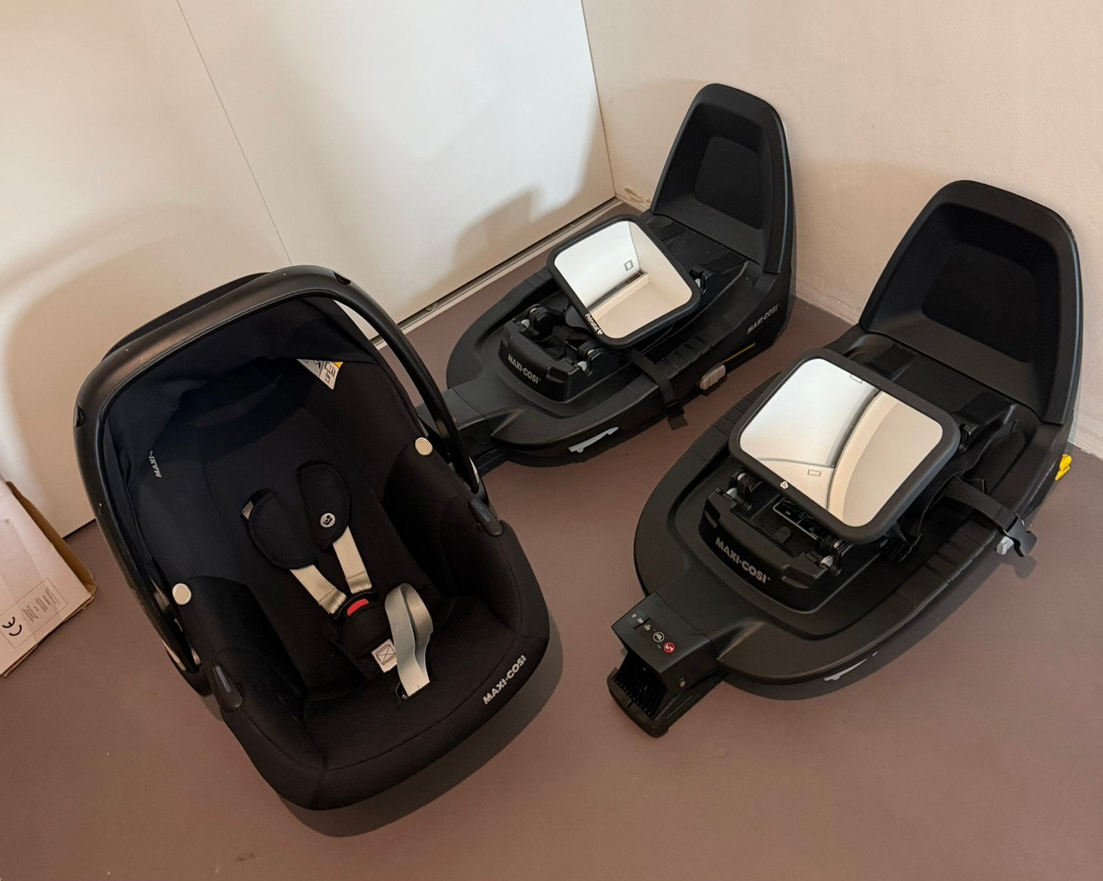 Maxi cosi pebble s i-size met 2 keer familyfix 3 base, Motoren, Ophalen, Zo goed als nieuw