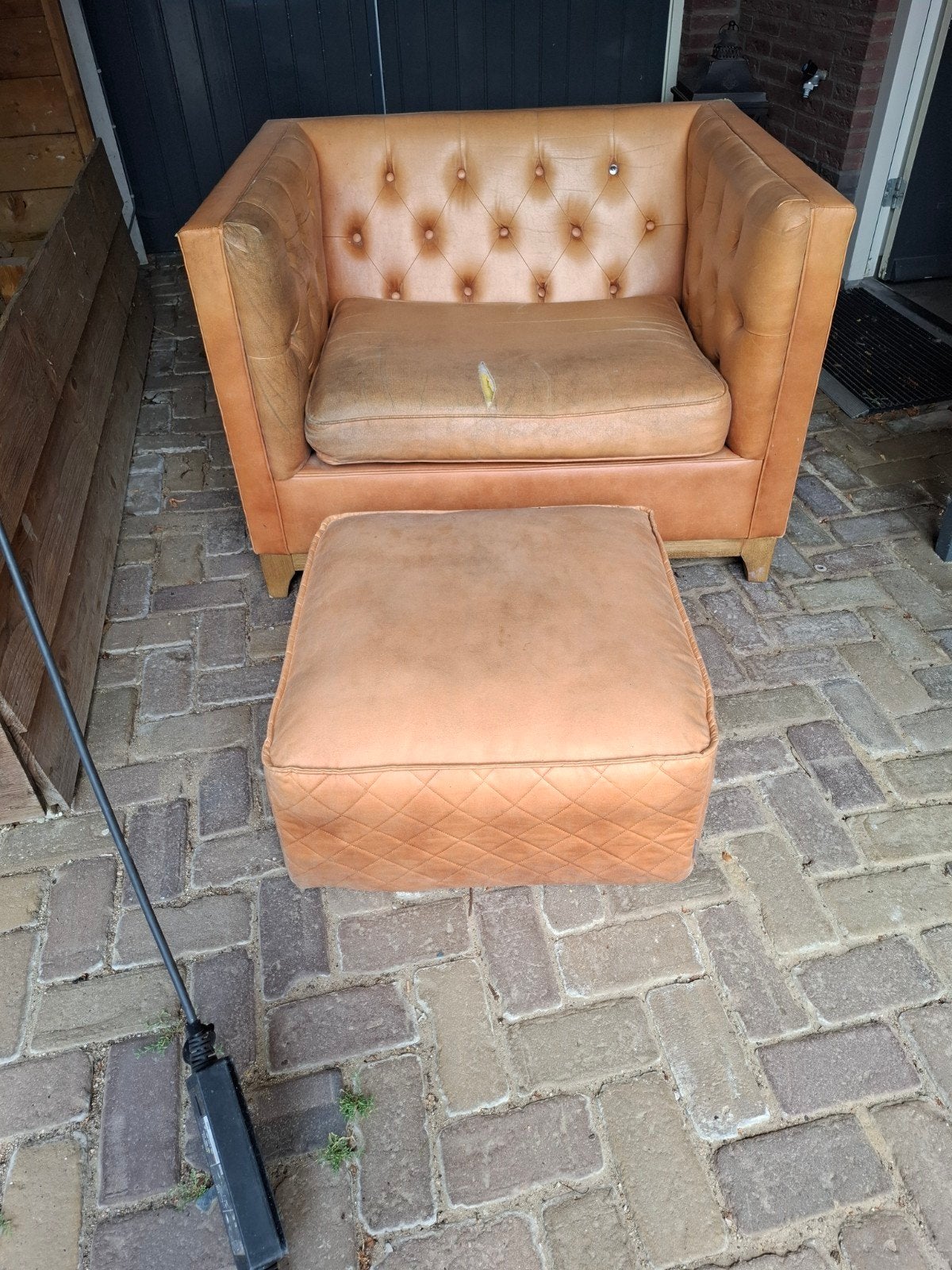 Gratis: Lederen fauteuil Riviera Maison (scheur in zitting), Ophalen, Gebruikt, Landelijk, Chesterfield, 100 tot 125 cm