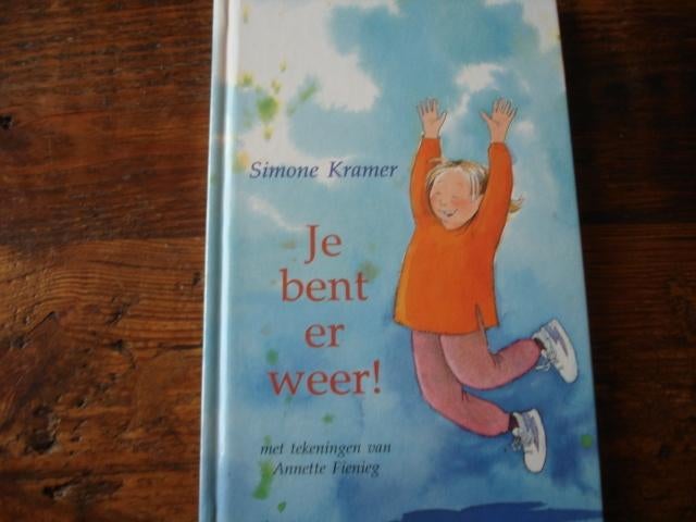 KK.(182) je bent er weer : door simone kramer   , Ophalen of Verzenden, Zo goed als nieuw, Fictie algemeen