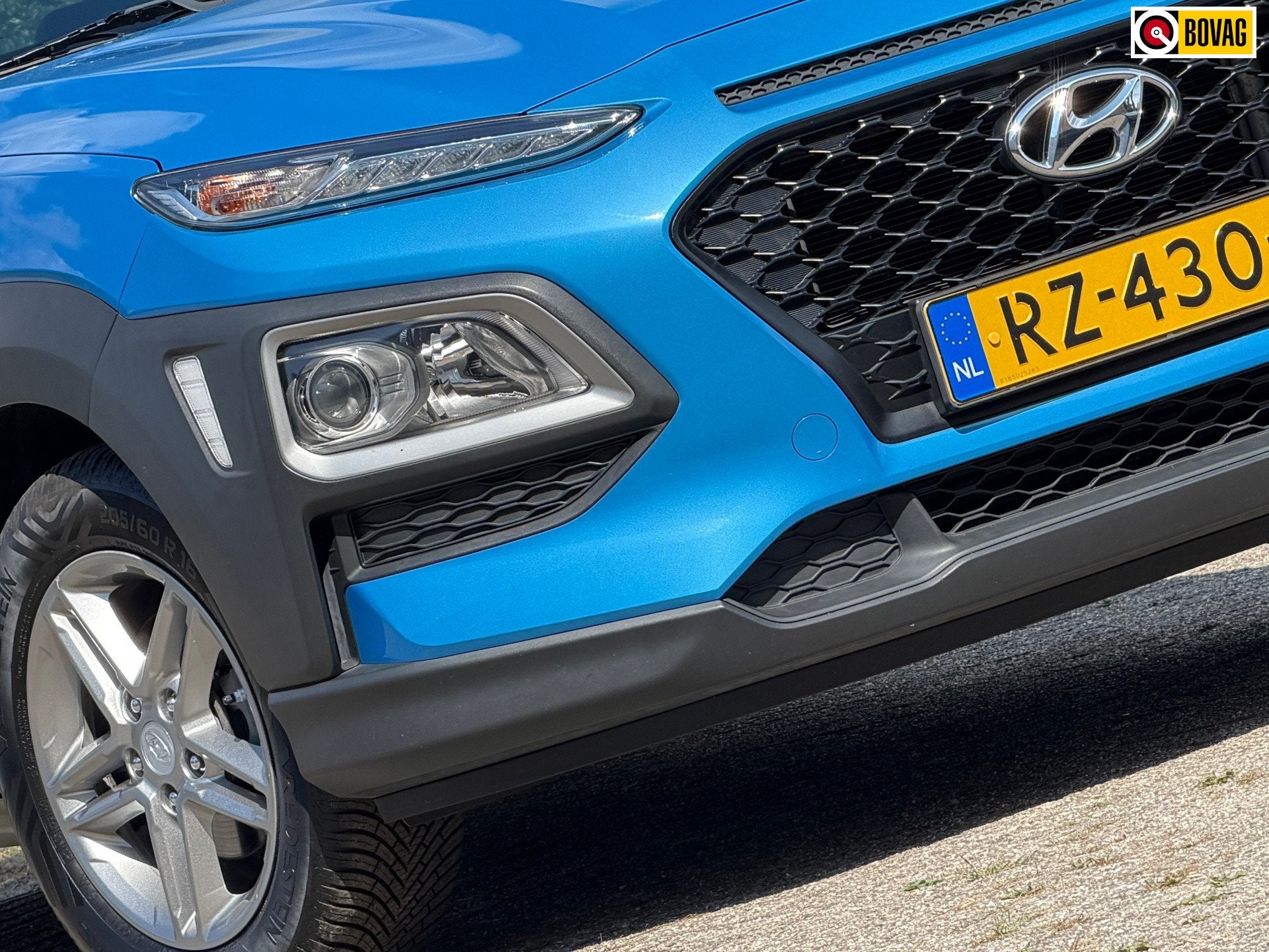 Hyundai Kona 1.0T Comfort Plus Pack - Blue Lagoon - Carplay/, Auto's, Hyundai, Voorwielaandrijving, Dealer onderhouden, Stof, Gebruikt