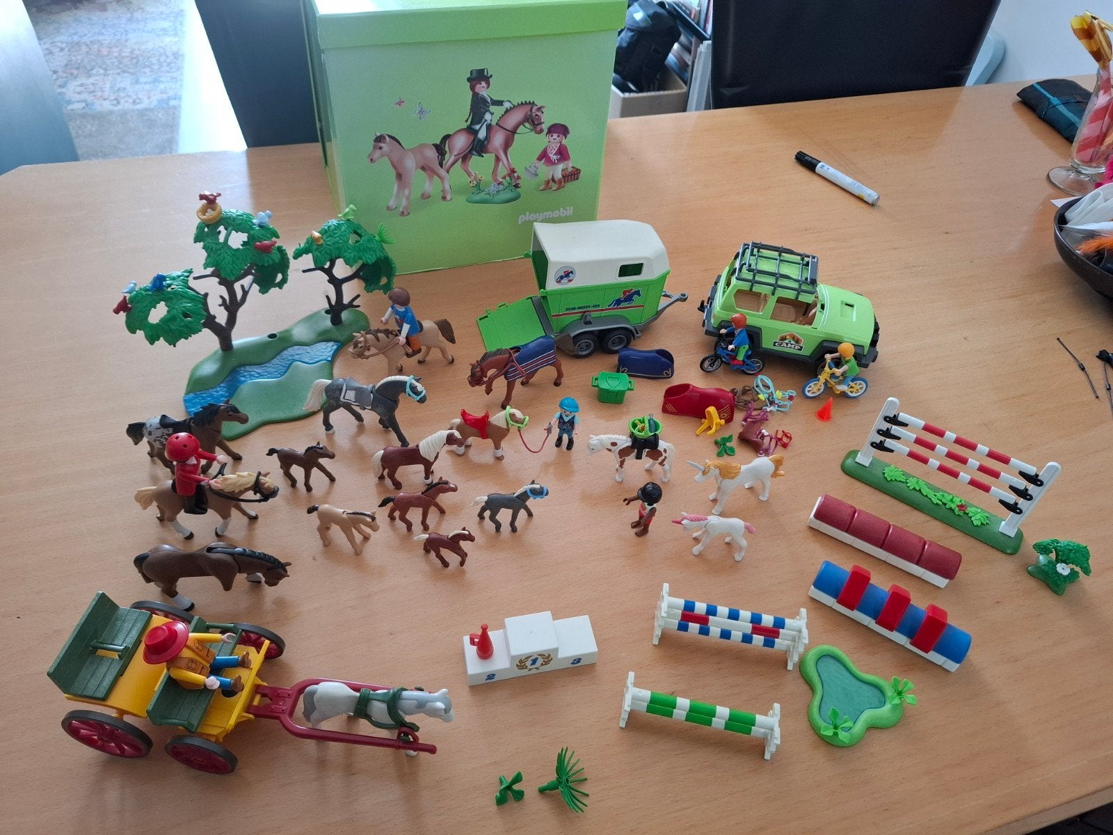 Playmobil paarden etc met opbergdoos, Ophalen of Verzenden