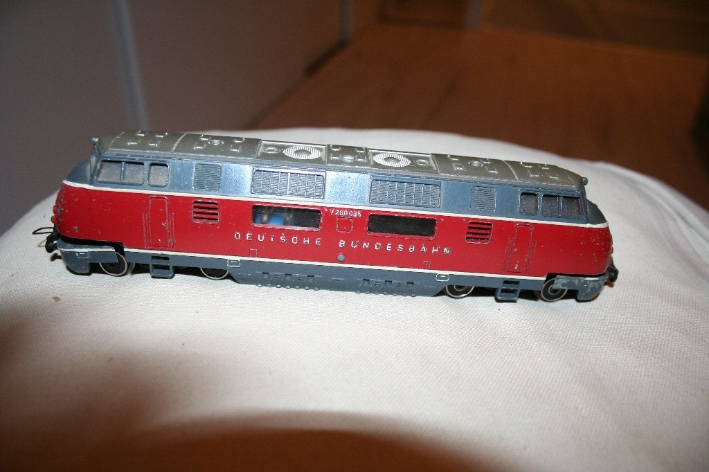 trix express V 200 diesellok, Gebruikt, Trix, Ophalen of Verzenden, Analoog