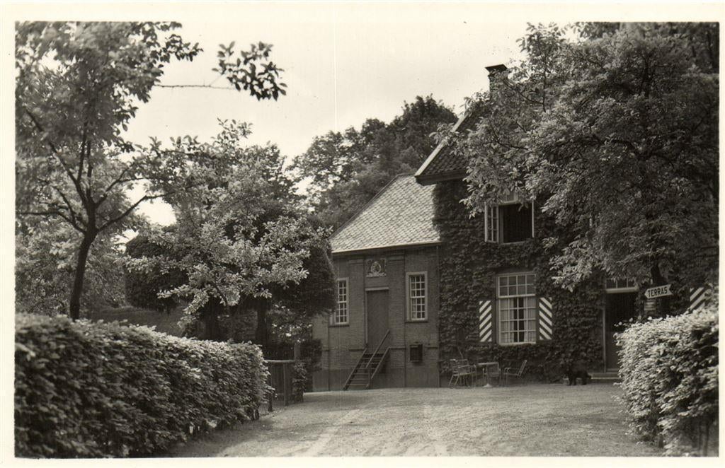 Voorzijde Hotel Het Montferland met jachtkamer - gelopen, Ophalen of Verzenden, Voor 1920, Gelopen, Noord-Brabant