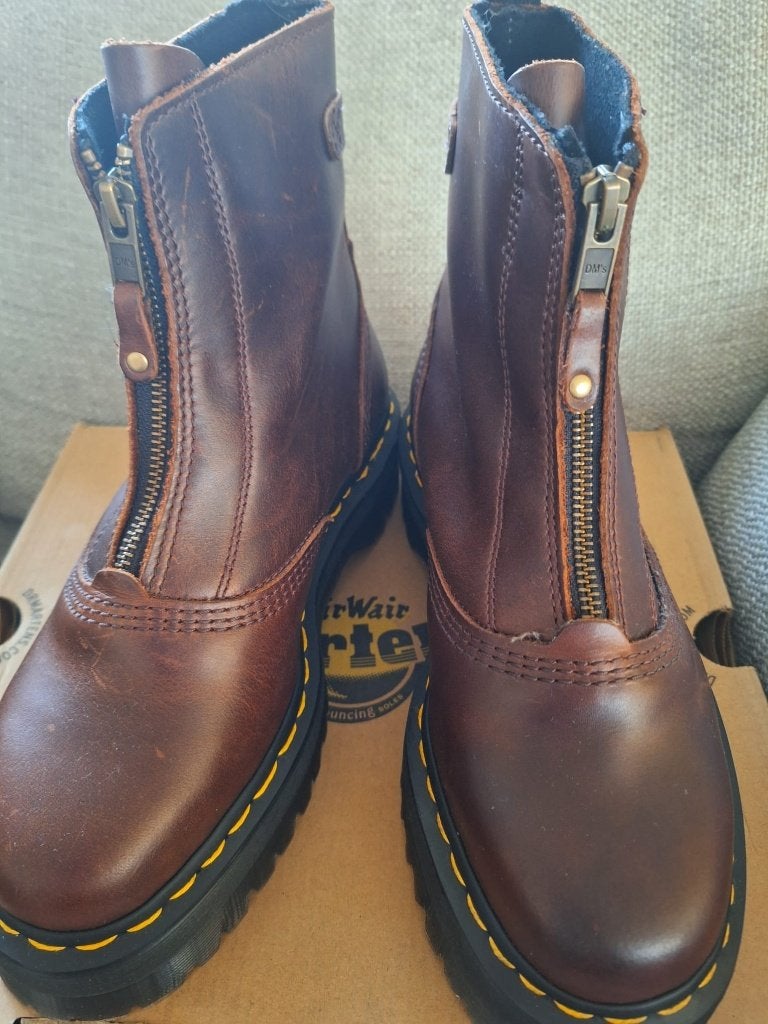 Dr Martens maat 39 nieuw in doos bruin, Bruin, Lage of Enkellaarzen, Nieuw, Ophalen of Verzenden