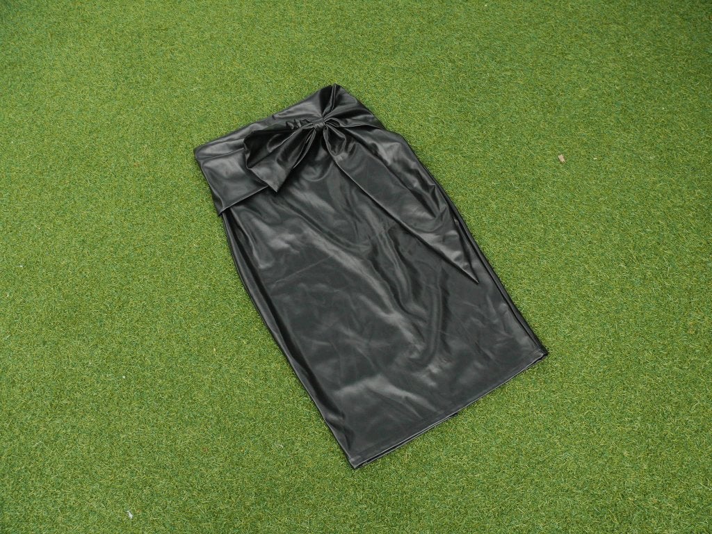 Leuke rubberlook rok maat XS / S Nieuw, Kleding | Dames, Rokken, Zwart, Nieuw, Ophalen of Verzenden, Knielengte