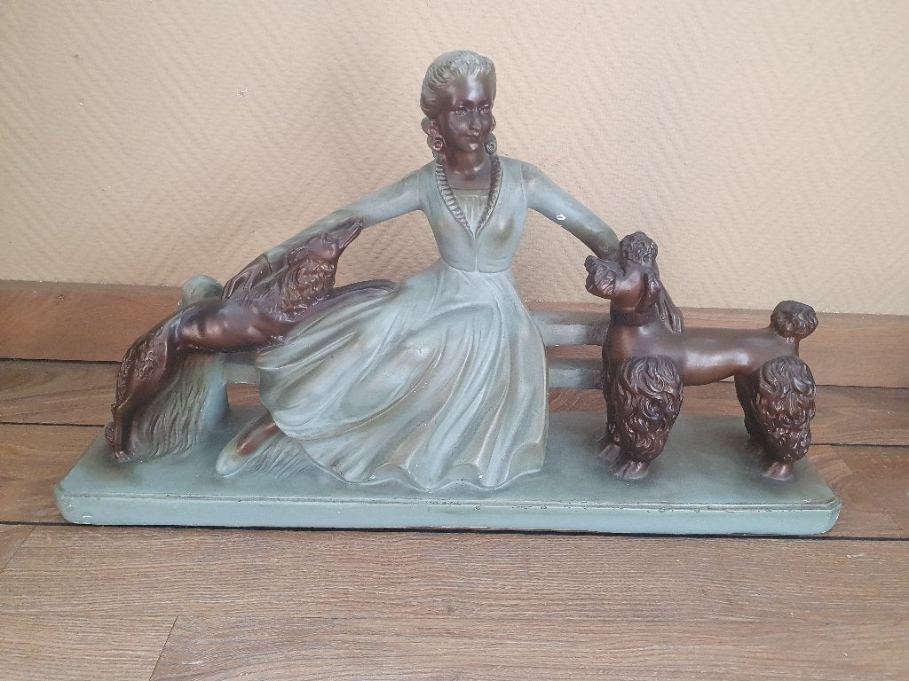 Art deco van gips beeld vrouw met 2 poedels Arnova 369, Antiek en Kunst, Beschilderd, Art deco, Gips, Beeld
