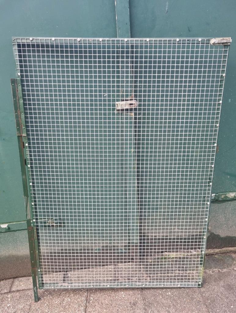 2 x groen gecoate aluminium voliere deurtjes., Ophalen of Verzenden, Zo goed als nieuw, Aluminium, Overige typen