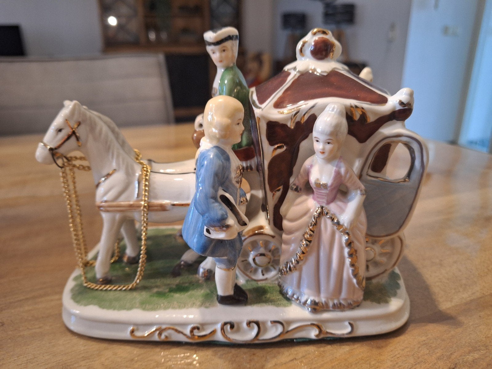Porseleinen koets met 2 paarden, Antiek en Kunst, Antiek | Porselein, Ophalen of Verzenden