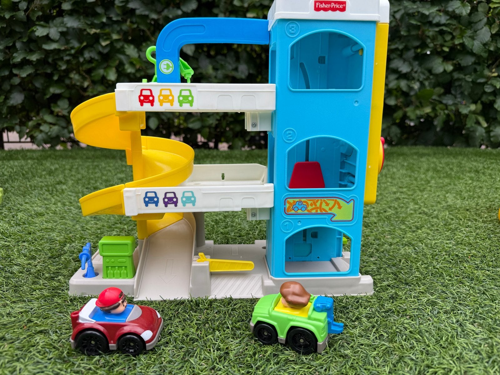 Fisher-Price Little People Garage met 2 auto's, Kinderen en Baby's, Speelgoed | Fisher-Price, Ophalen of Verzenden, Gebruikt, Speelset
