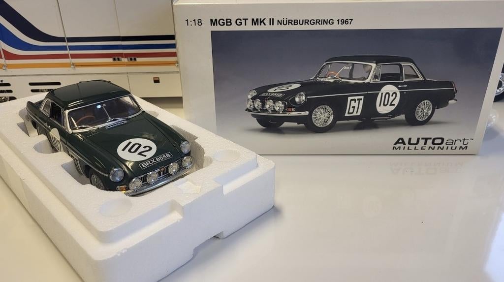 AUTOart Millennium MGB GT MK2 Nurnburgring Green - 1967, Auto, Autoart, Ophalen of Verzenden, Zo goed als nieuw