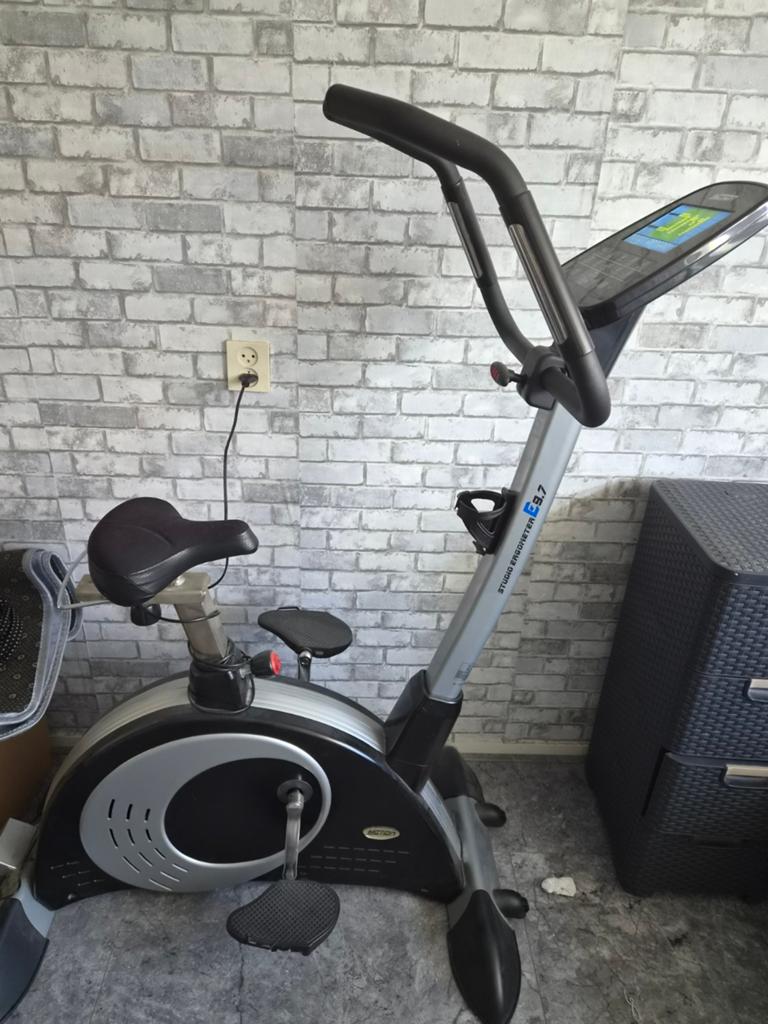 Hometrainer, Sport en Fitness, Fitnessapparatuur, Ophalen, Gebruikt, Benen, Hometrainer