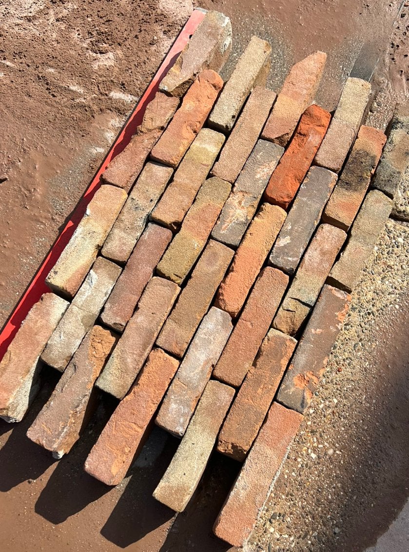 Oude gebikte vormbak metselstenen oranje geel 21x5 105M2, Ophalen of Verzenden, Zo goed als nieuw, Bakstenen