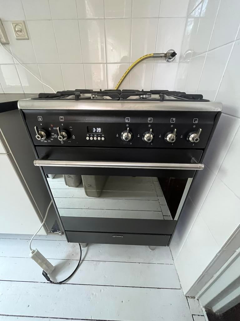 Smeg gasfornuis en oven zilver energieklasse A, Witgoed en Apparatuur, Fornuizen, Ophalen, Warmhoudplaat, 4 kookzones, Zo goed als nieuw