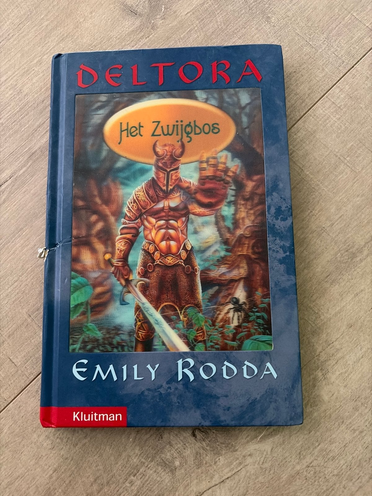 Deltora: Het Zwijgbos - Emily Rodda (Jeugdboek), Boeken, Ophalen of Verzenden, Gelezen, Fictie