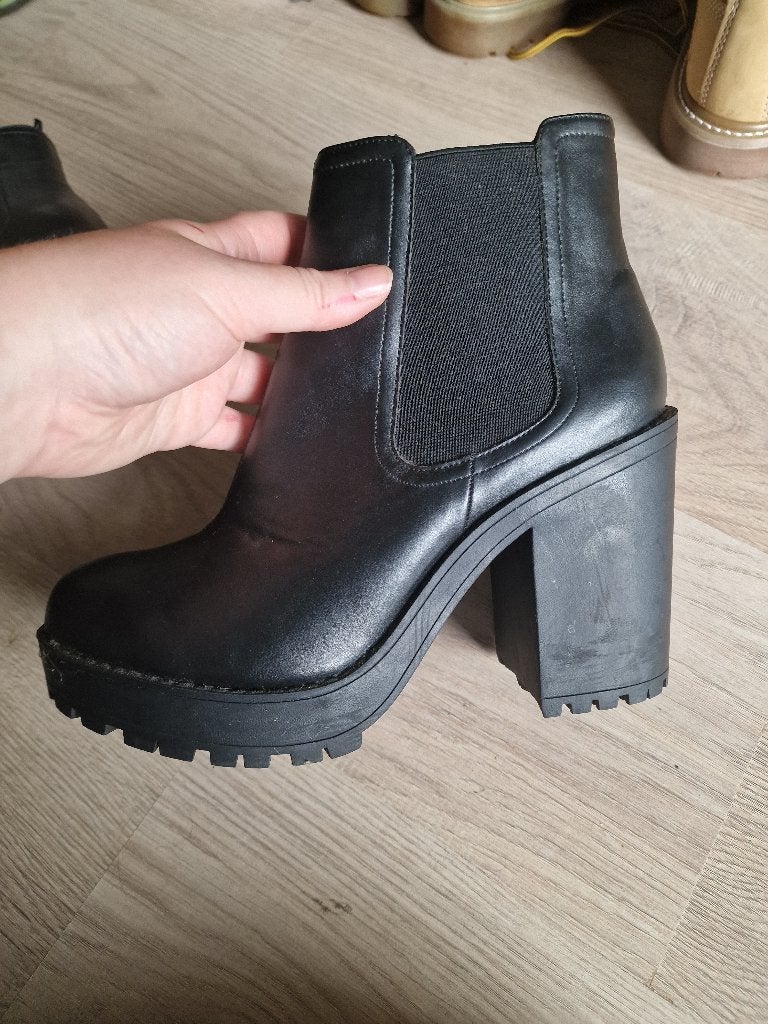 Chelsea boots met dikke hoge hak, maat 41, Zwart, Lage of Enkellaarzen, Ophalen of Verzenden, Onbekend