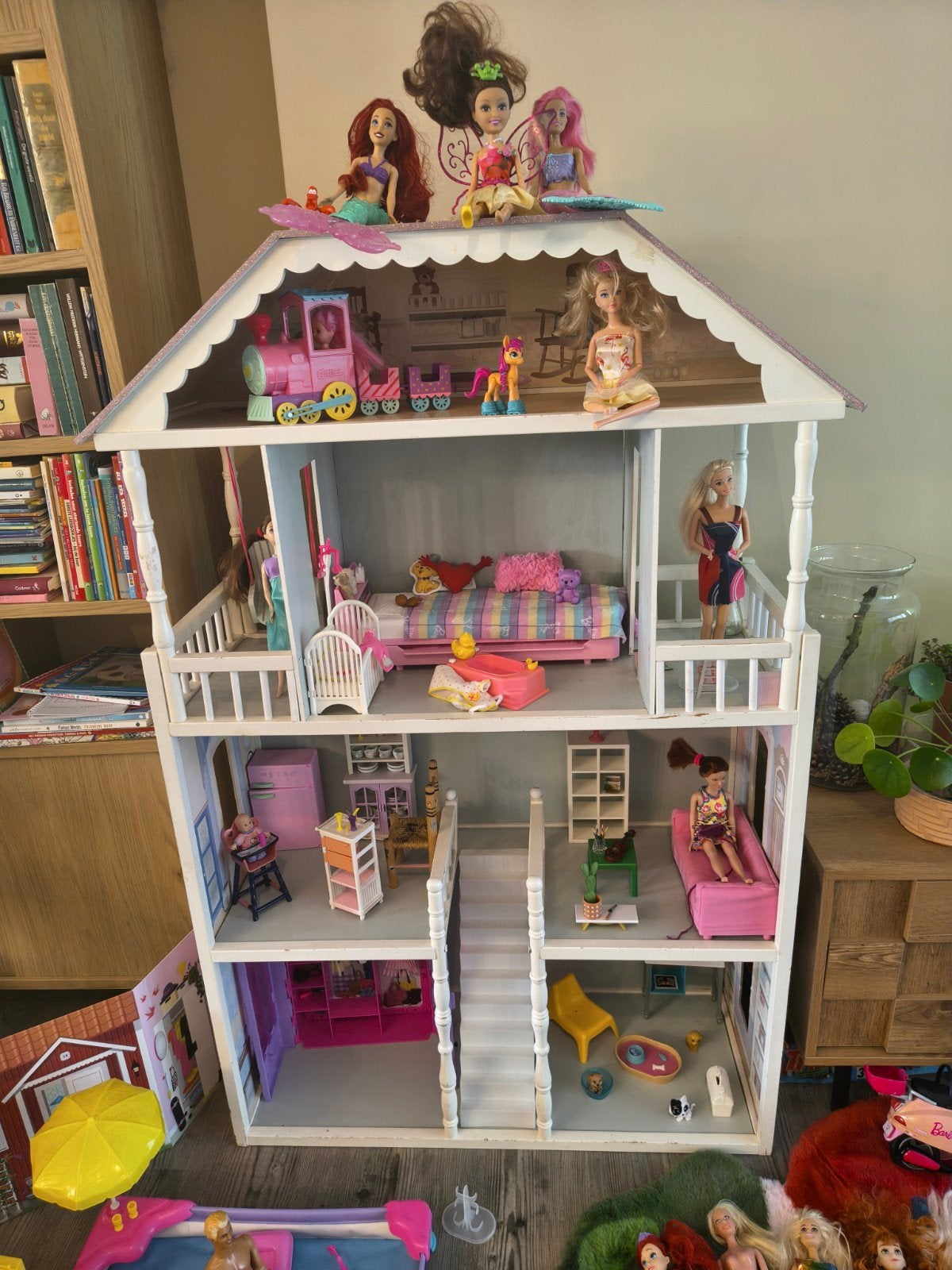 Groot Poppenhuis met Uitgebreid Barbie Assortiment, Ophalen, Gebruikt, Barbie