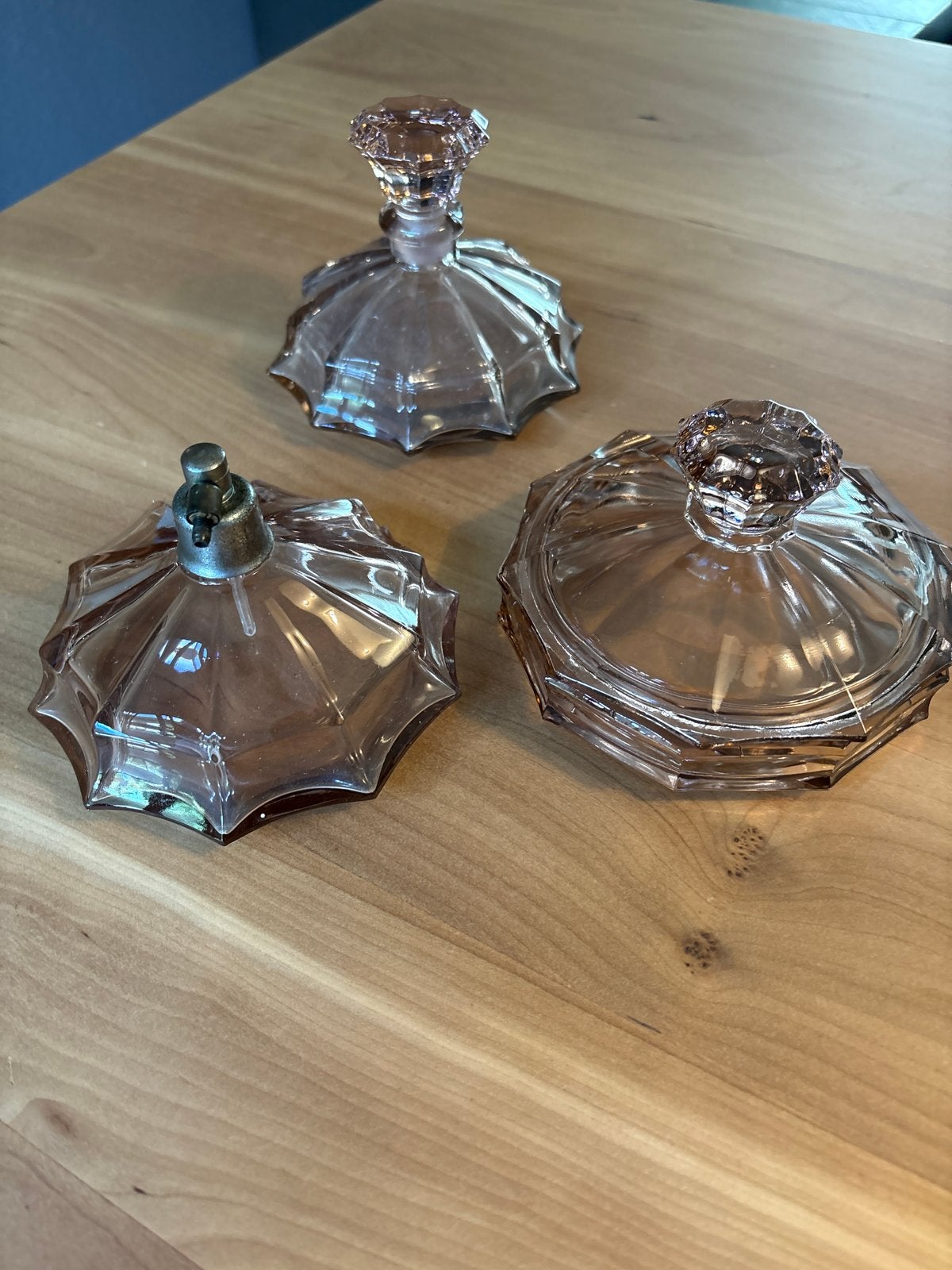 Vintage Roze Glazen Parfumflesjes en Poederdoos, Verzenden