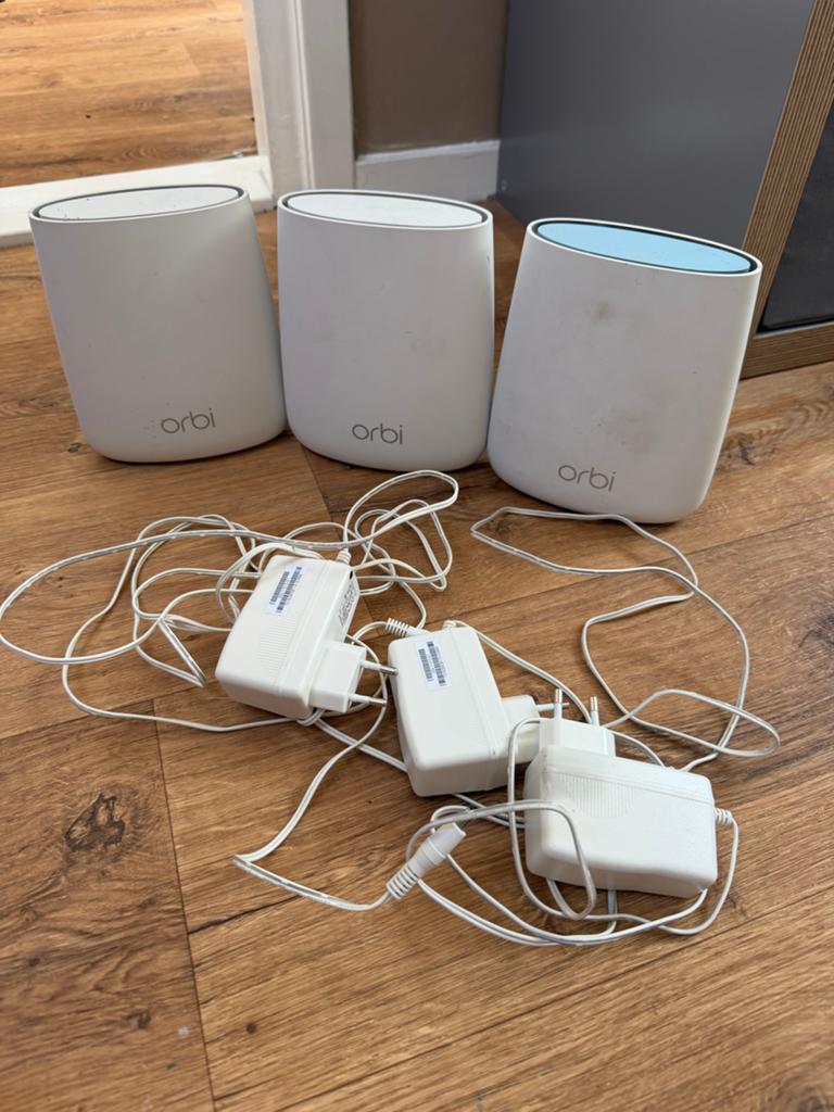 Netgear Orbi RBR20 Router met 2x RBS20 Satellieten, Ophalen, Gebruikt, Router